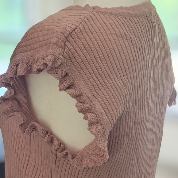 Woman's pink top - Picture 4 of 7